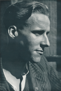 716615 Portret van een jongeman, vermoedelijk in de Jordaan te Amsterdam.